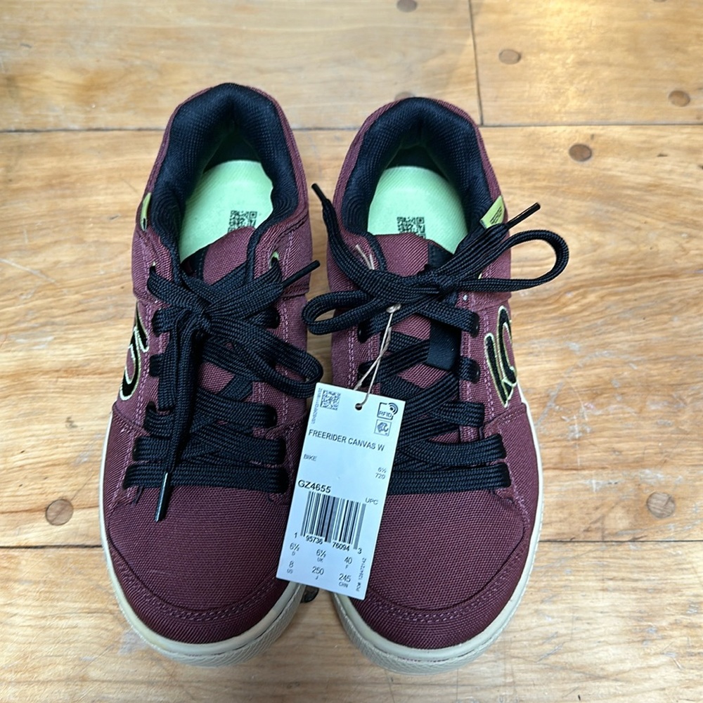 NWT 5.10 Adidas Freerider Canvas mtn bike shoe, size 8 women’s- rad and comfy!